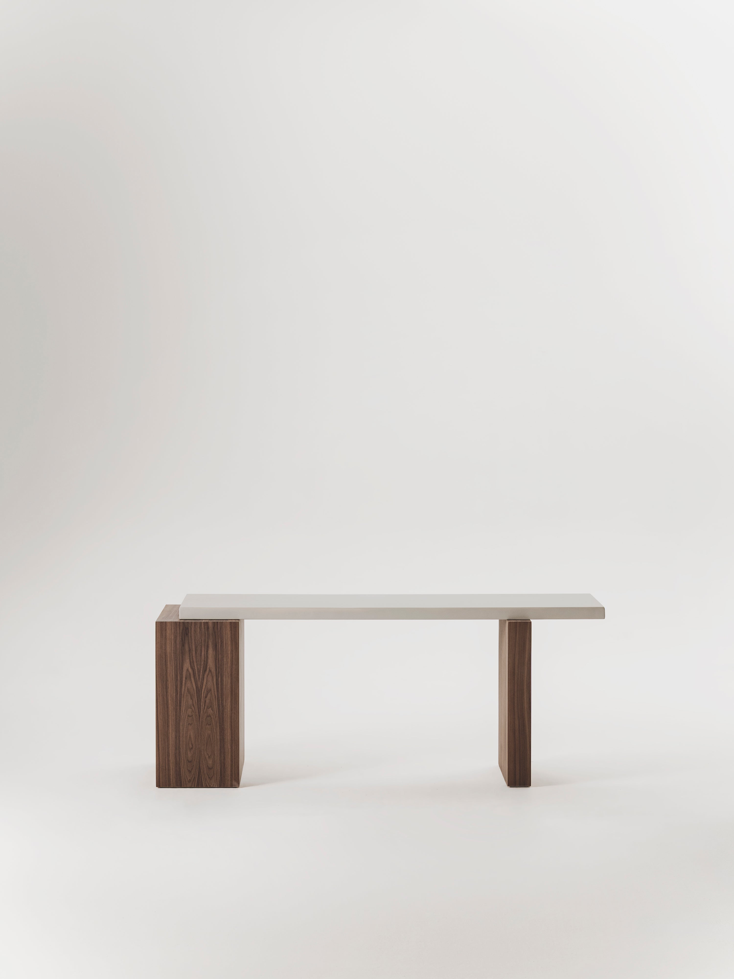 Canoa Studio Table 'Madeira' — close-up