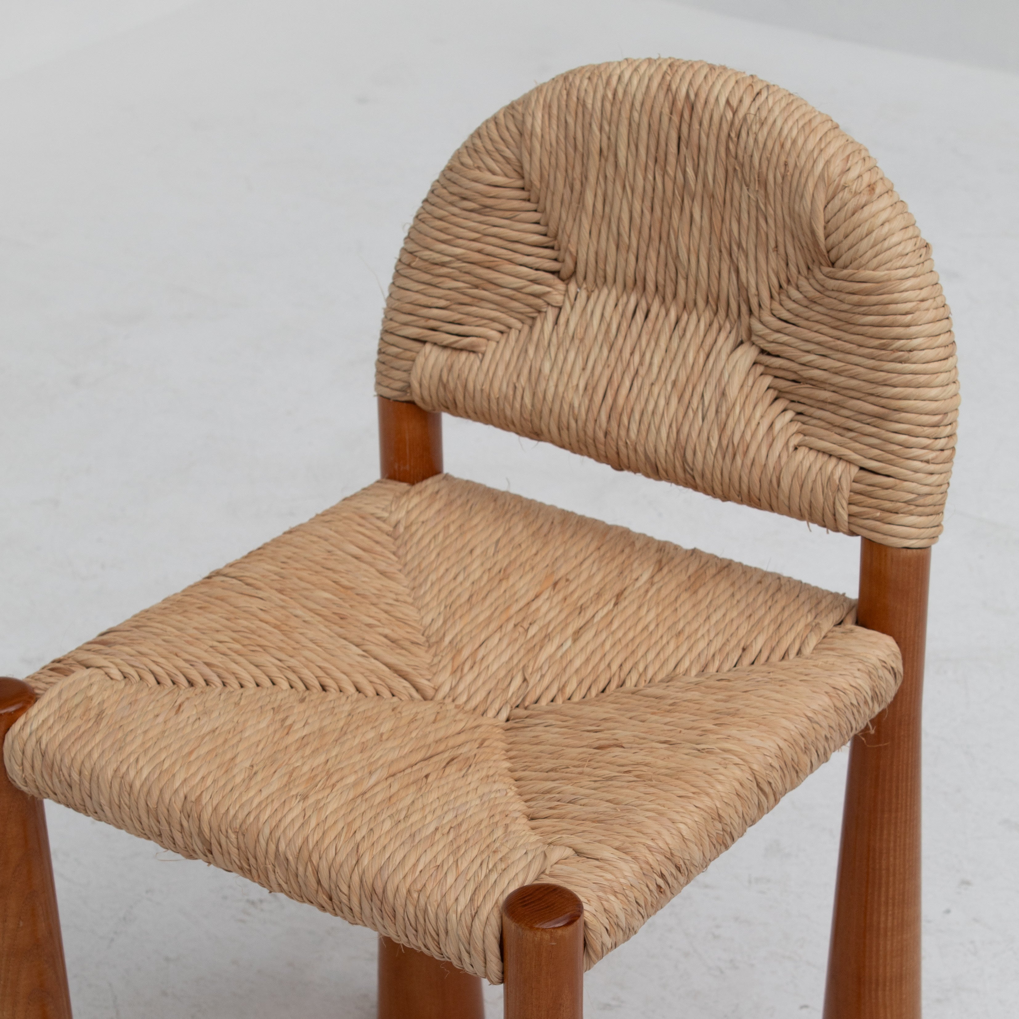 Set of 6 “Toscanolla” Dining Chairs by Alessandro Becchi for Giovannetti — close-up of woven seat and backrest