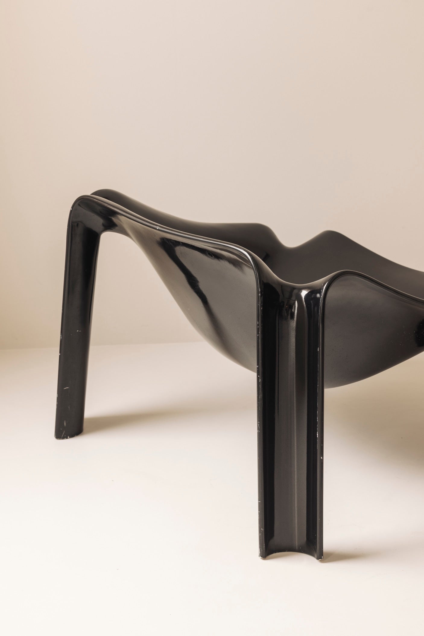 First edition F300 lounge chairs by Pierre Paulin for Artifort, France 1964. — lifestyle setting