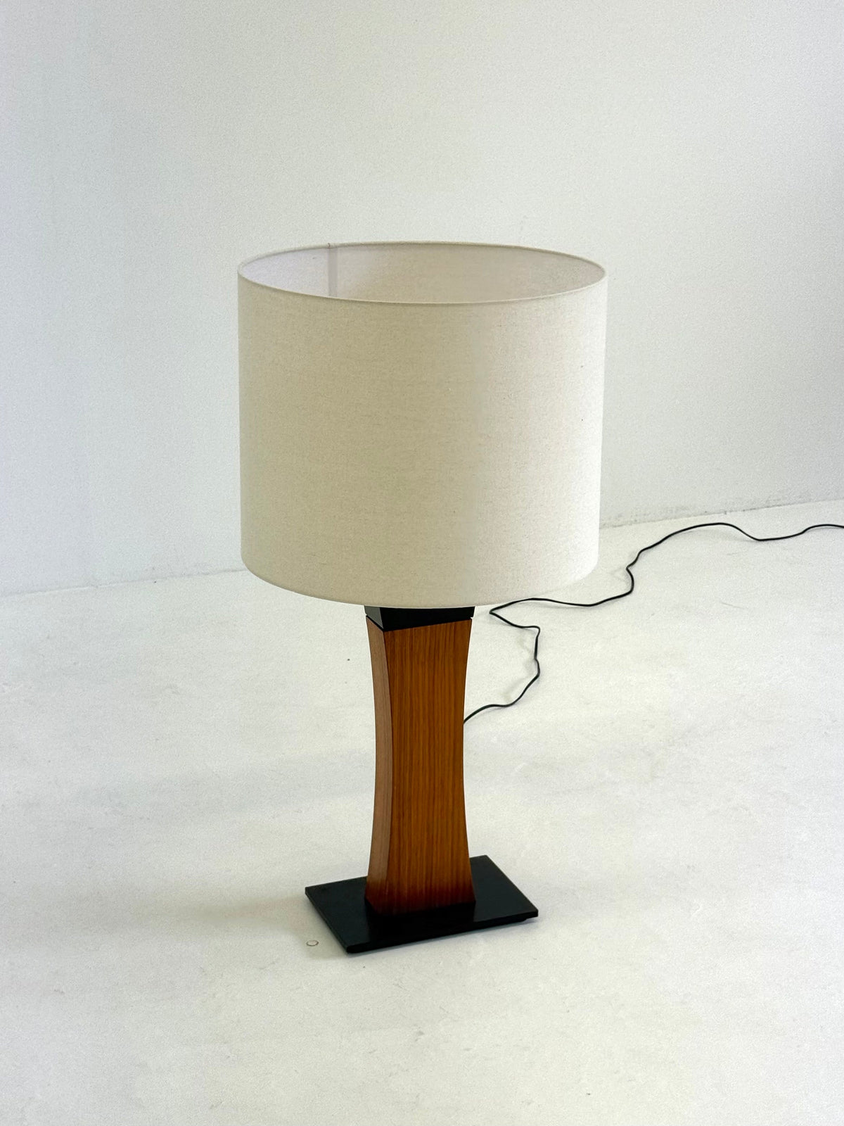 Italian Mid Century teak table lamp — view 12