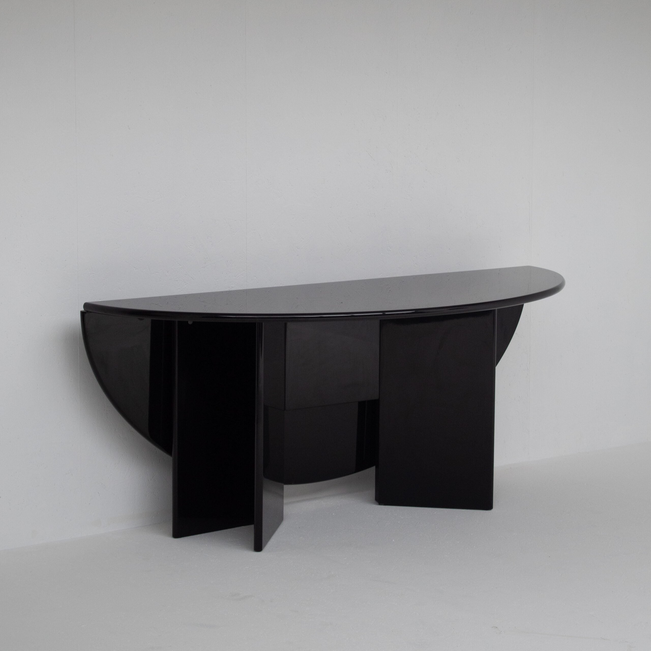 Antella Dining Table by Kazuhide Takahama for Gavina — detail view