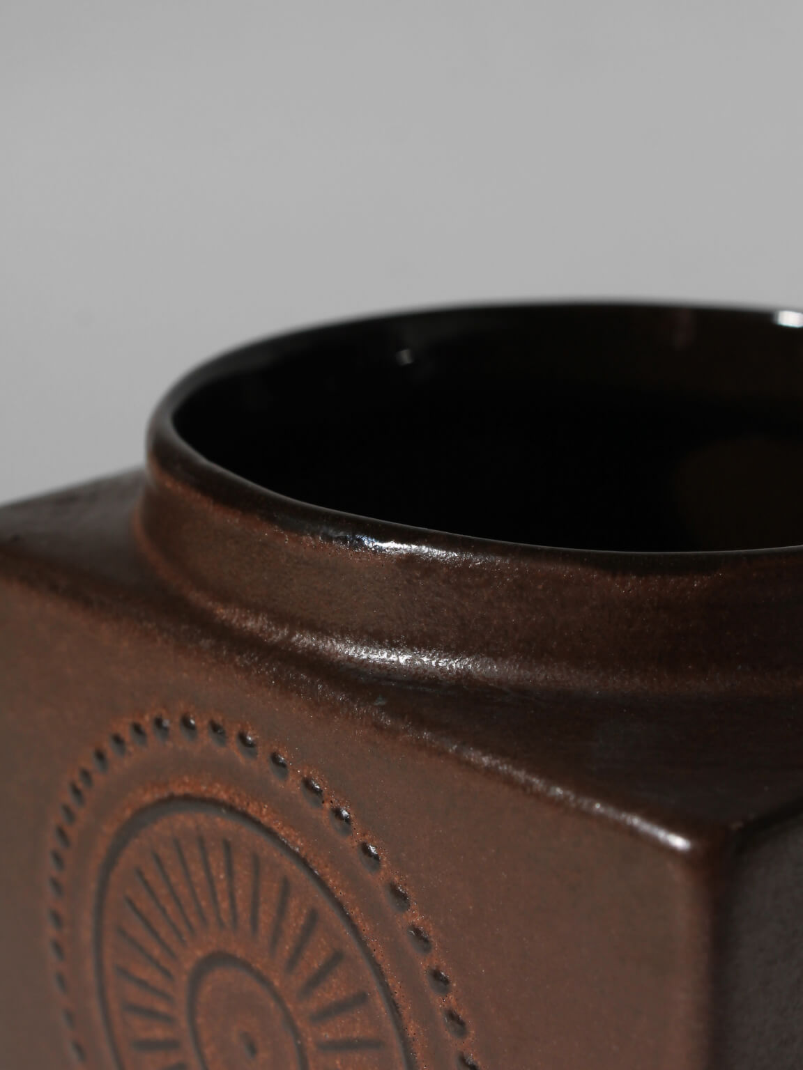 Göran Andersson Brown Ceramic Vase, 1960s, Sweden — close-up of textured brown ceramic surface