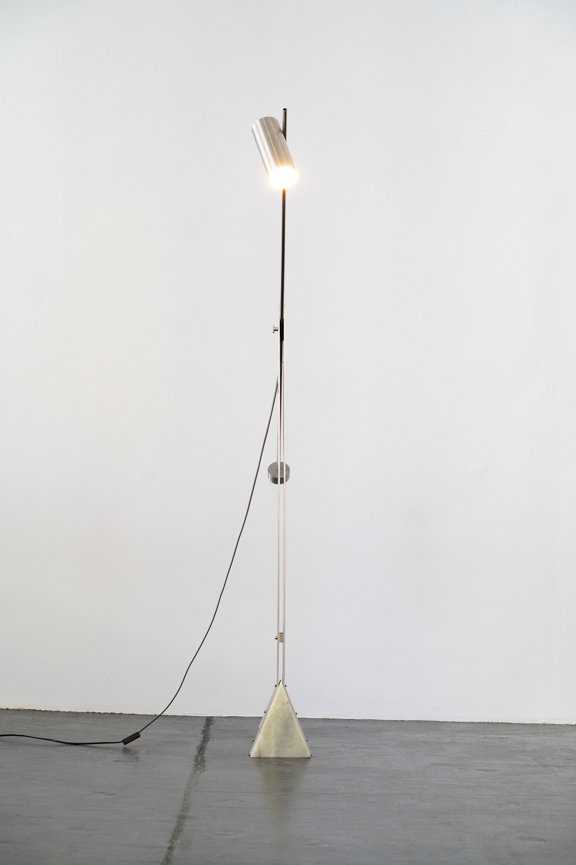 Triangle Floor Lamp | DN_S2502 — modern design with concrete base in minimalist setting