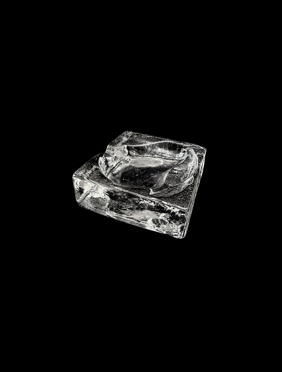 Vintage glass ashtray — detail view