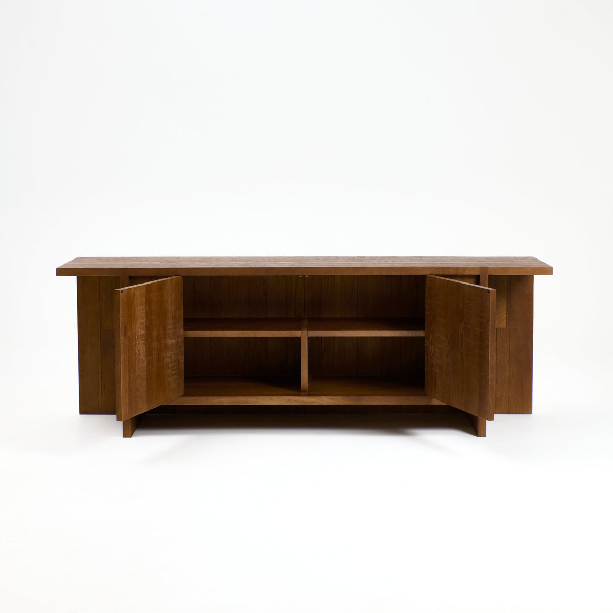 Perícia Credenza in solid oak — additional view