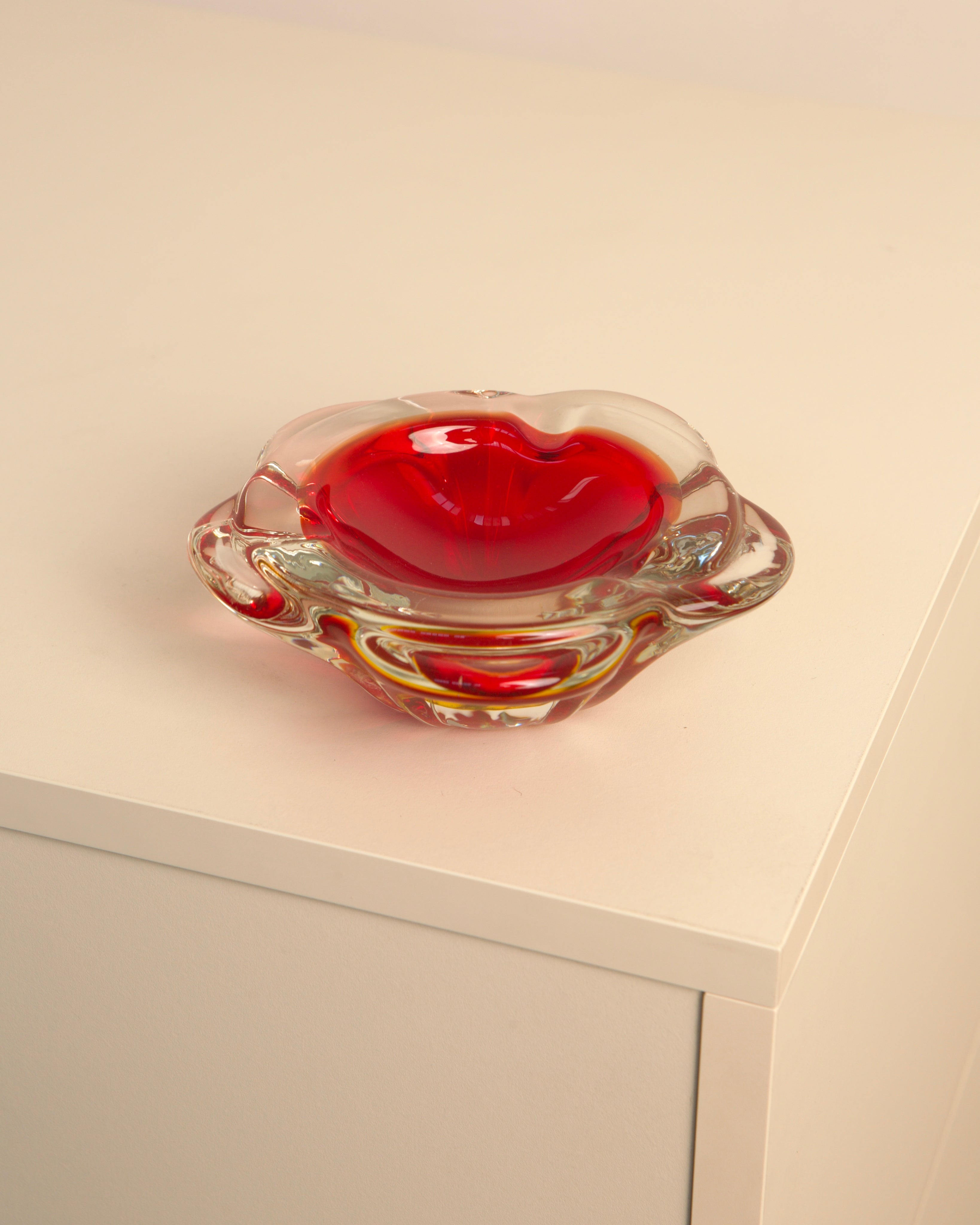 Cendrier "Fleur" en verre de Murano rouge des années 80