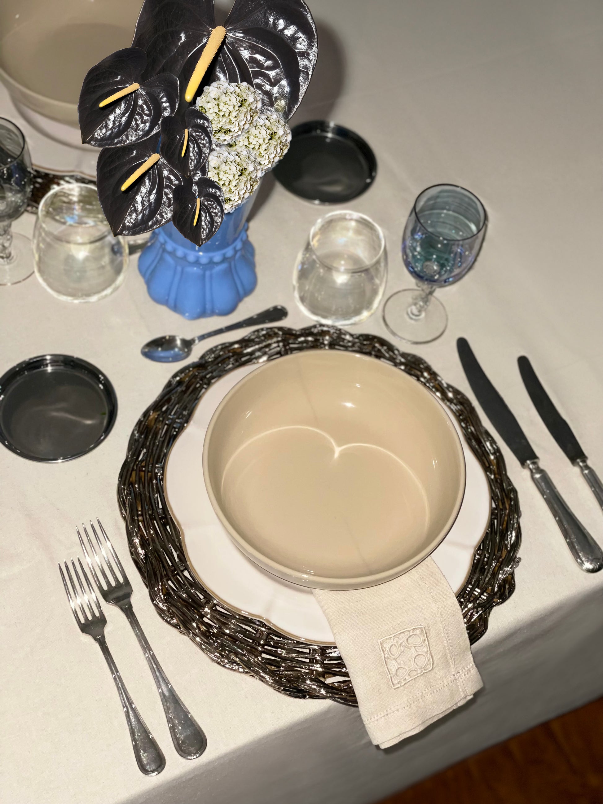 Contemporary Dish - Woven Metal Collection — close-up on woven metal rim with beige bowl
