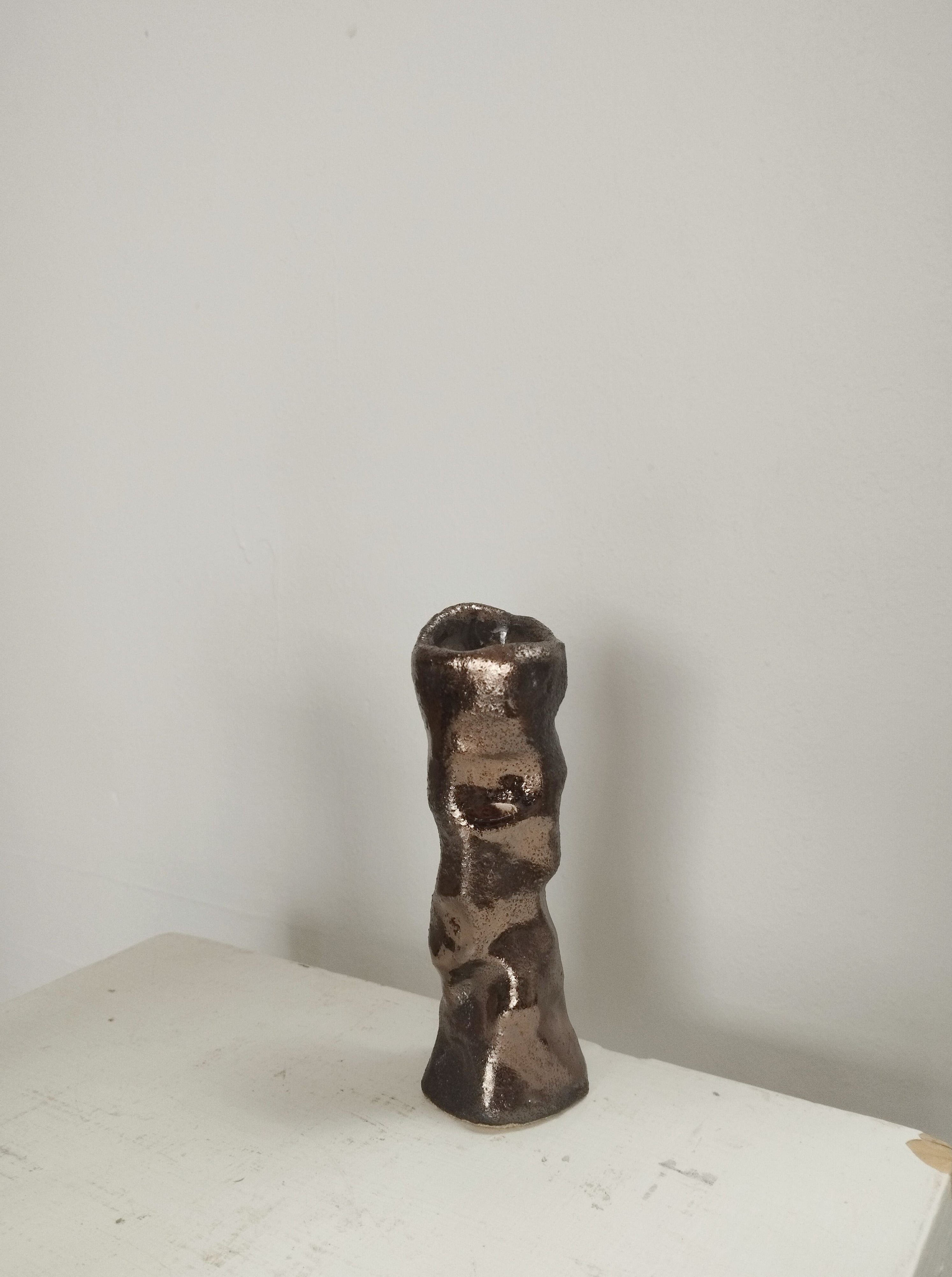 Bougeoir en grès et émail bronze