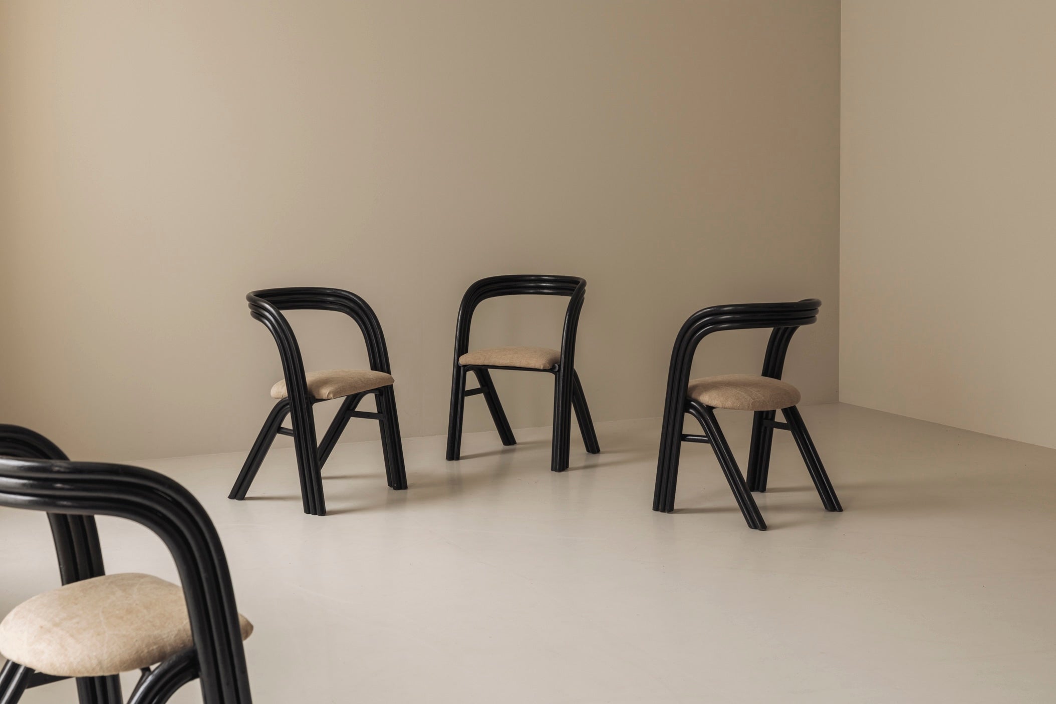 Set of four sculptural dining chairs by Axel Enthoven for Rohé Design, 1980s — alternate view