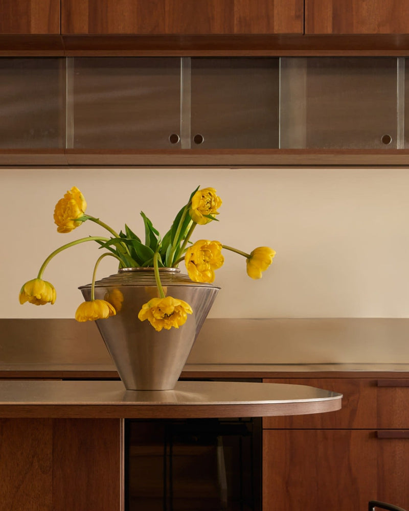 Art deco vase  by Les Objets Amsterdam | The Oblist