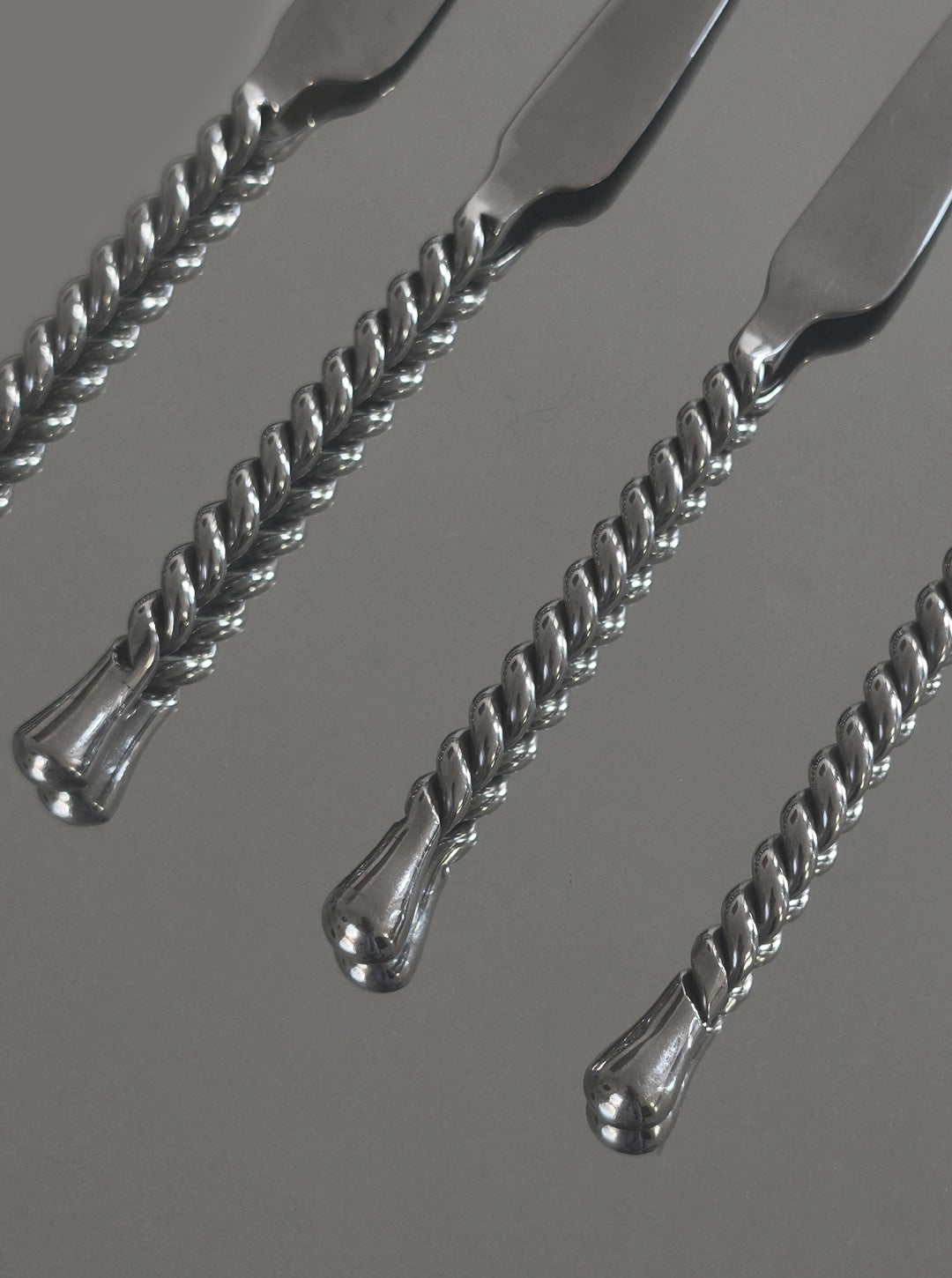 Ensemble de 4 couteaux à fromage