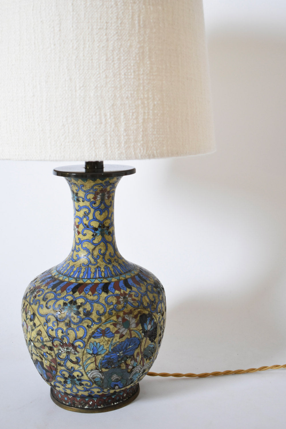 Pair of yellow background cloisonnés, XIXth c. — lifestyle setting