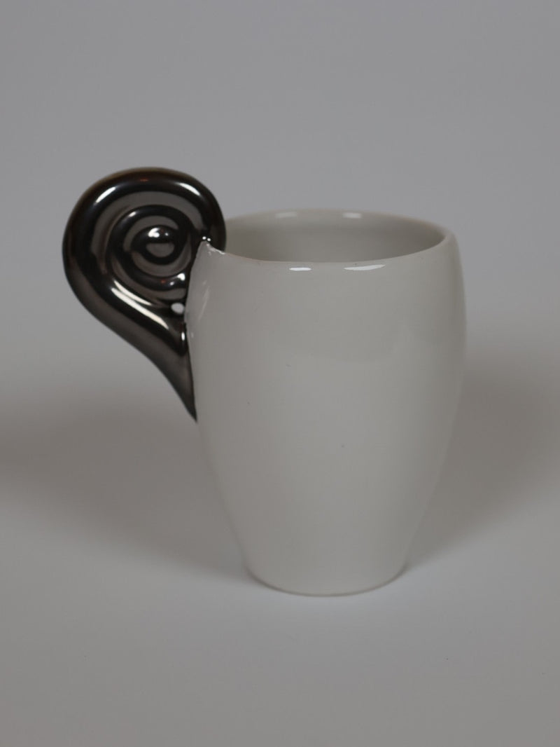 White ceramic cup with spiral platinum horn handle detail