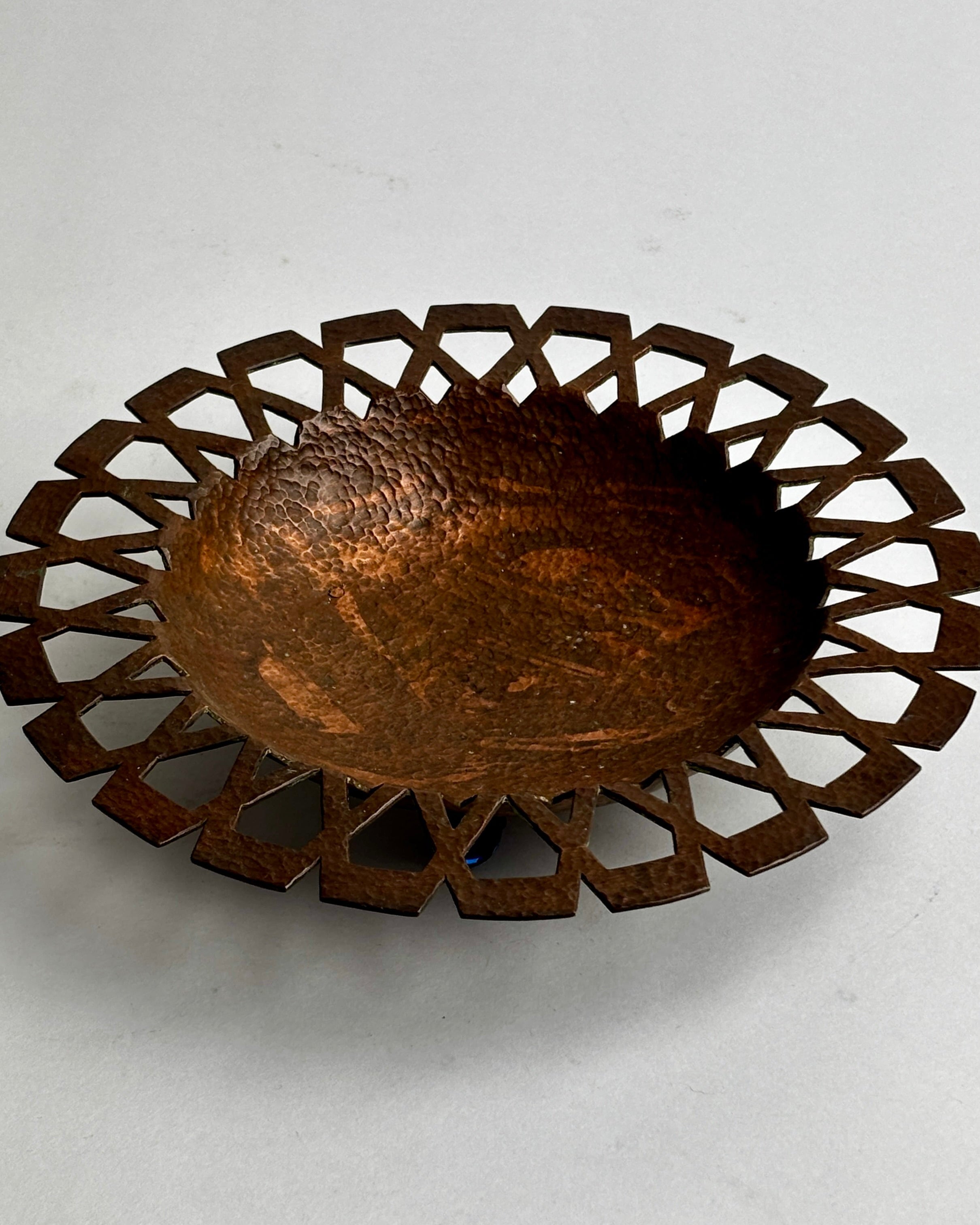 Arts and Crafts hammered copper dish with decorative rim detail