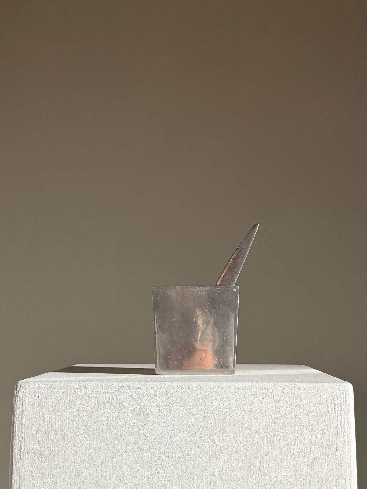 "Ray Hollis” ashtray designed by Philippe Starck in 1985 — alternate view