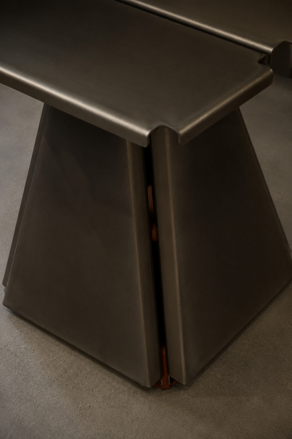 AO25 Stool in Steel and Aluminium — detail view