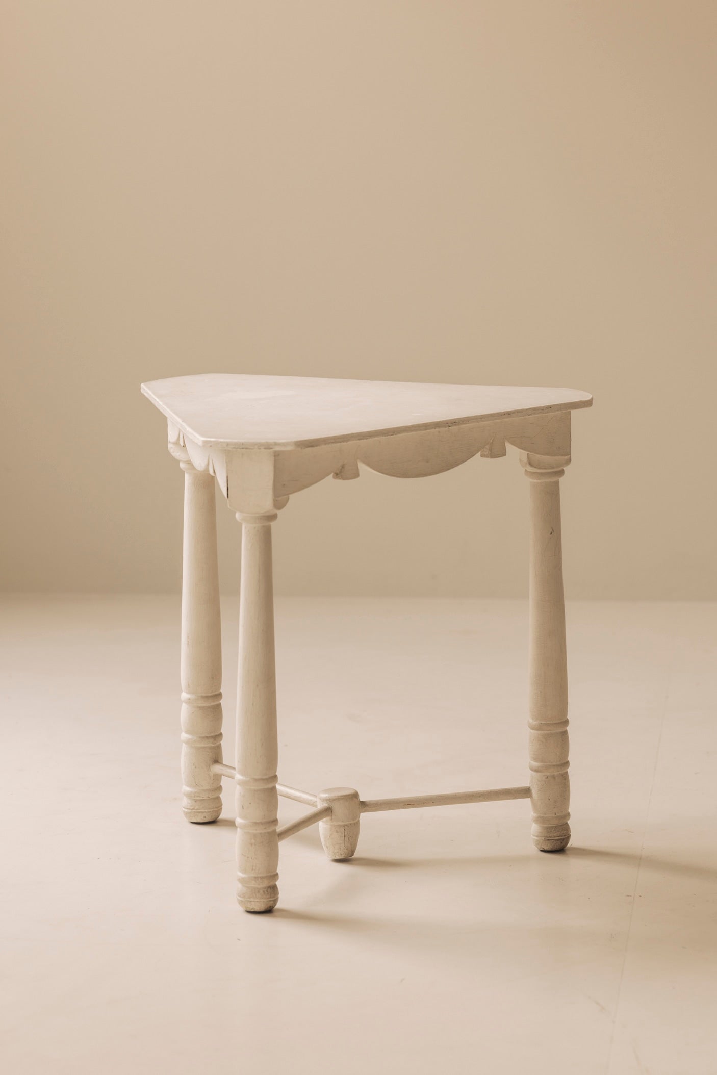 Side table attributed to Atelier Martine / Paul Poiret, France 1920s — side angle