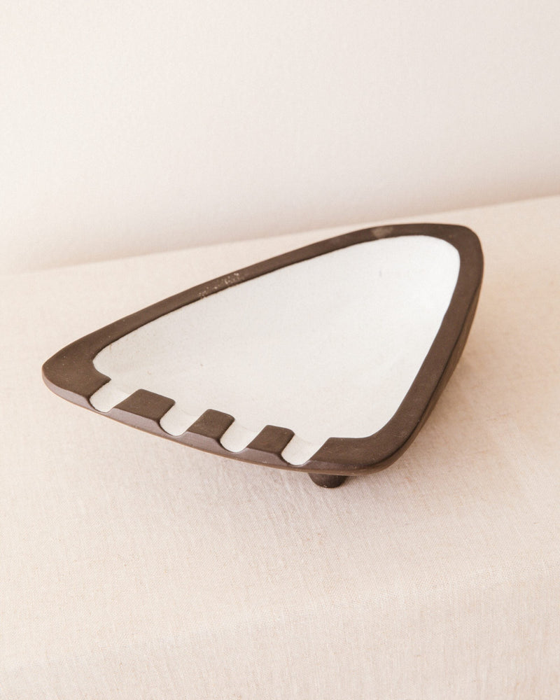 Jaap Ravelli “Black & White” Ashtray by Arcā Collections | The Oblist — handcrafted ceramic, black and white