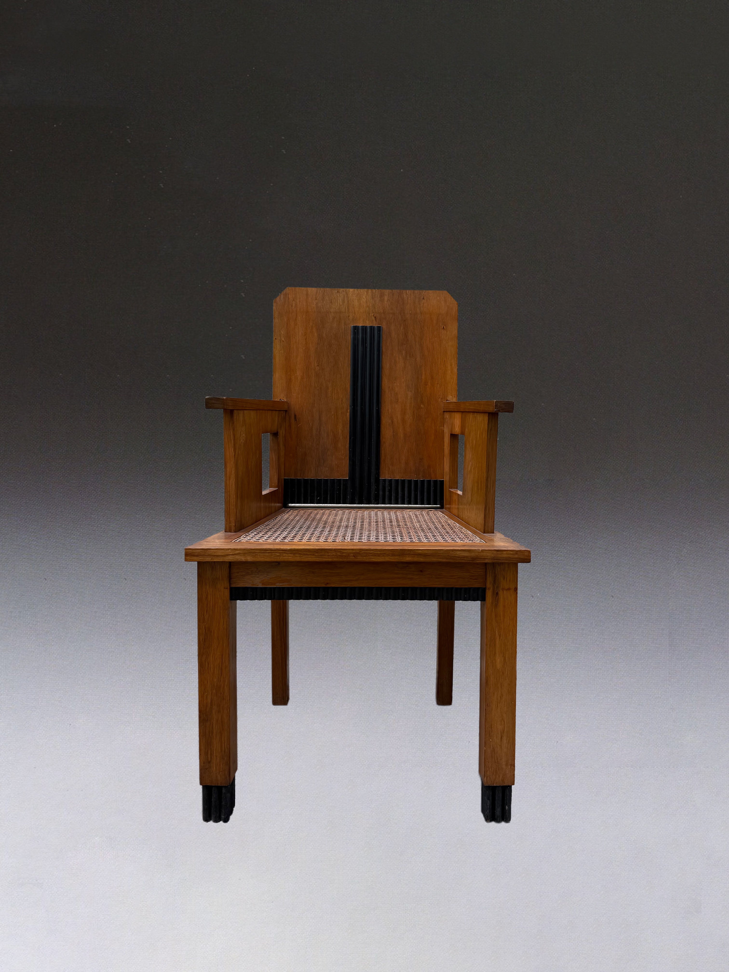 Art Deco Armchair in Mahogany - Art Deco/Modernist Collection — close-up