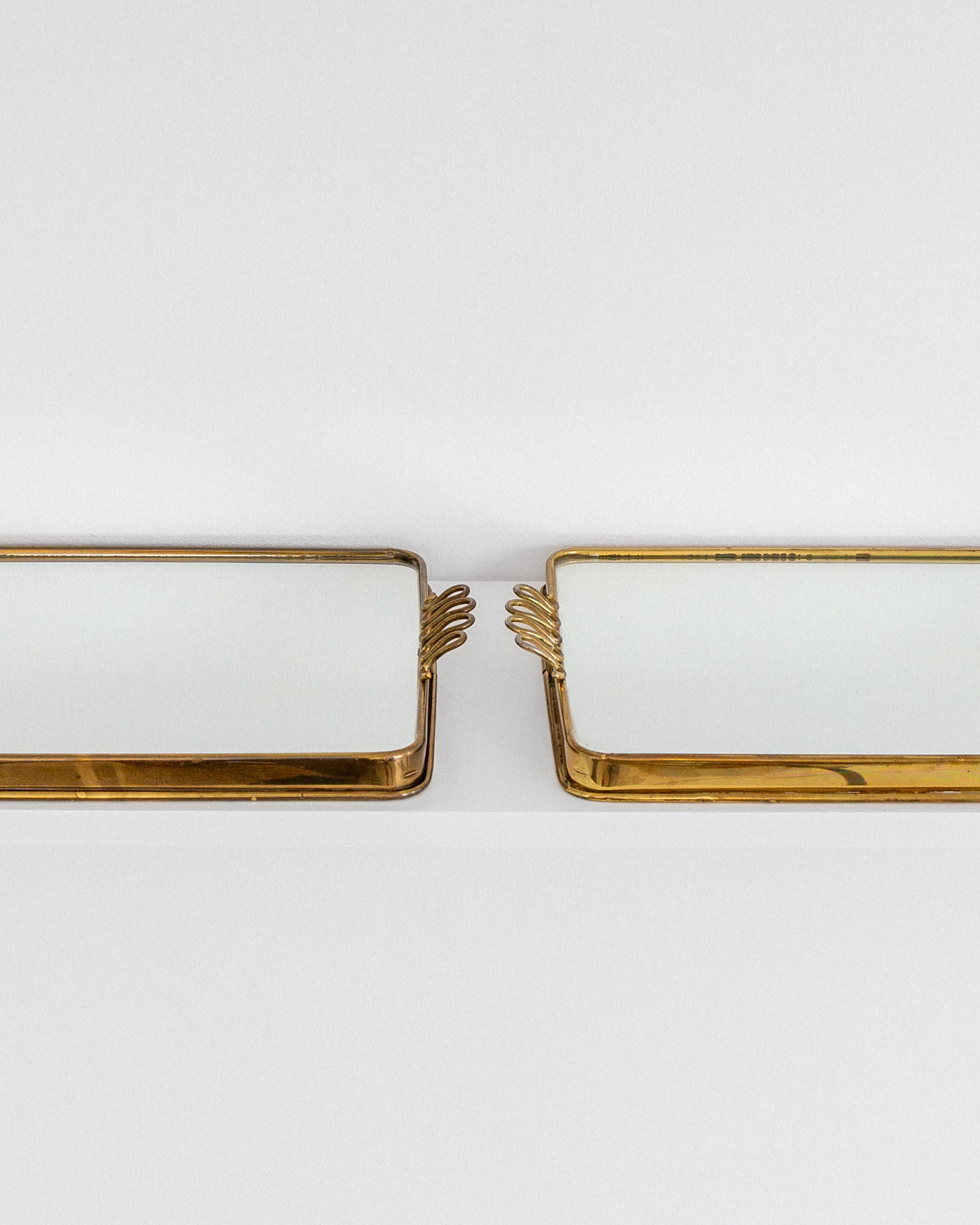 Paire de plateaux en laiton avec miroir de style moderne scandinave, années 1950-60