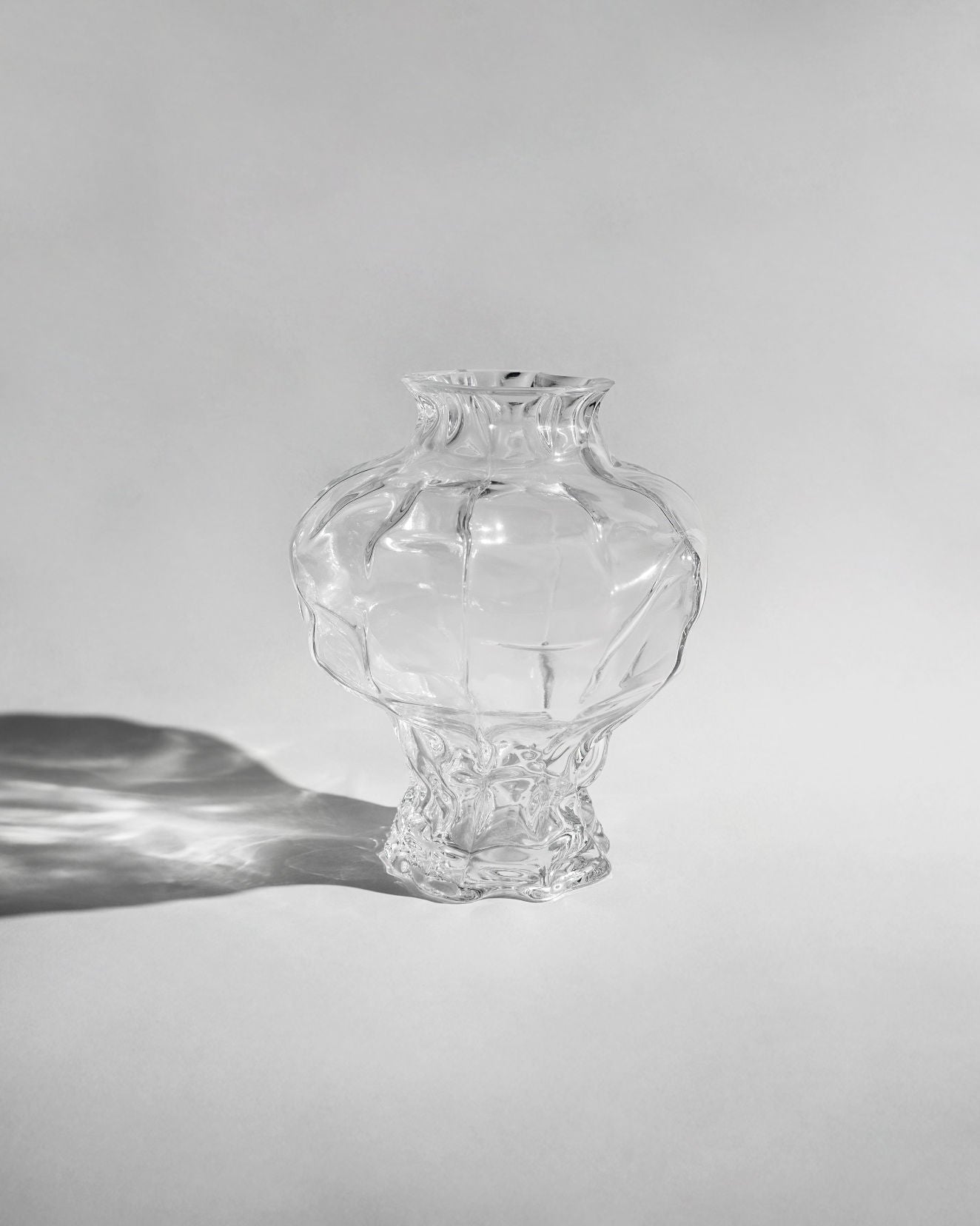 Ammonit Vase - Clear — front view on neutral background