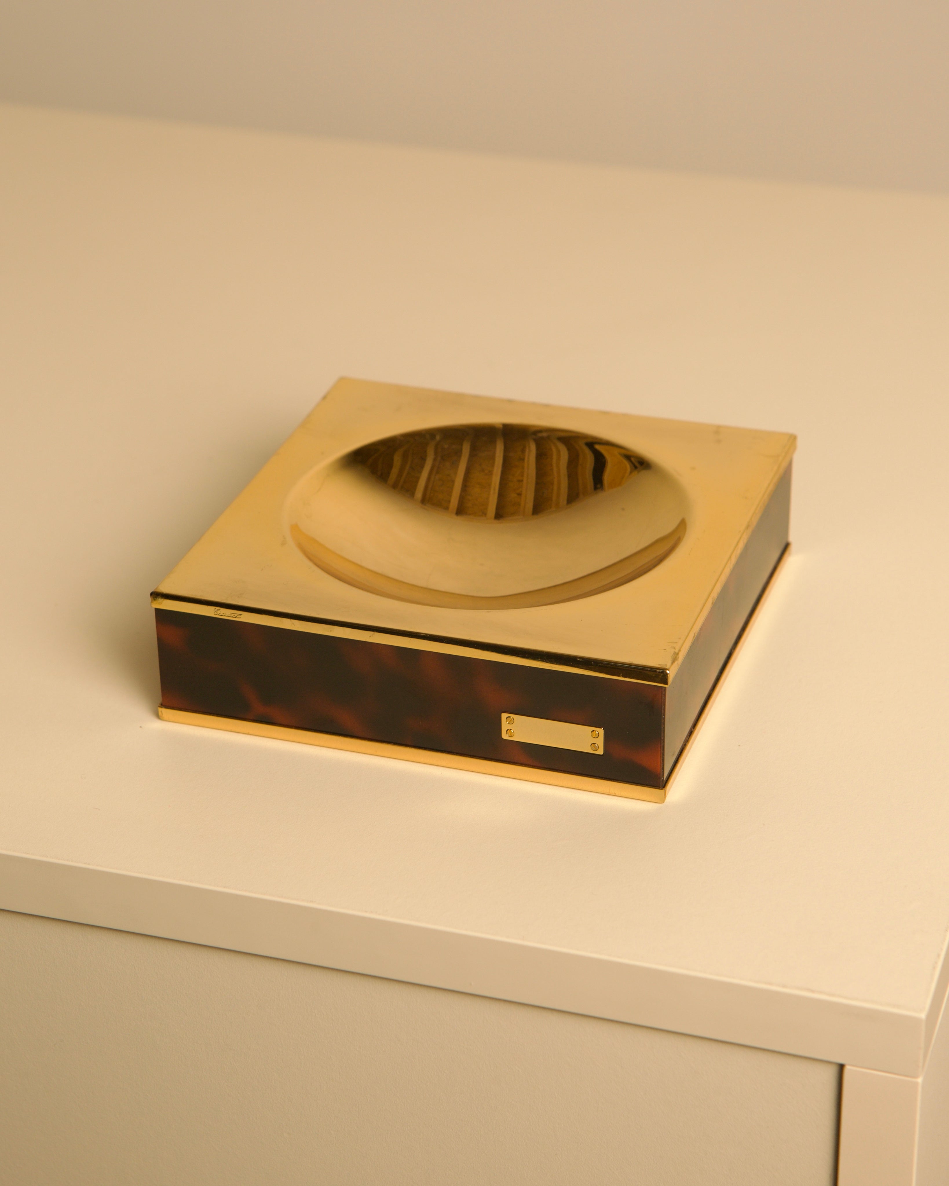 Plateau à bibelots italien en métal doré et écaille de tortue, années 1970