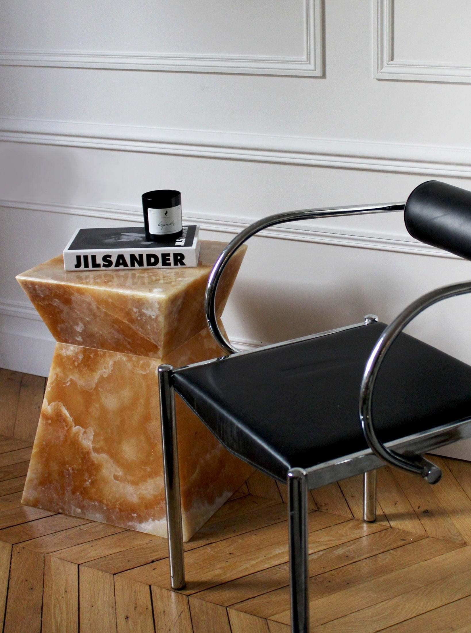 Aria Honey Onyx - Marble Coffee Table — detail view