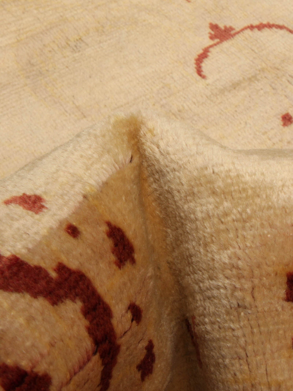 vintage rug in saffron 132 x 227 cm — detail view