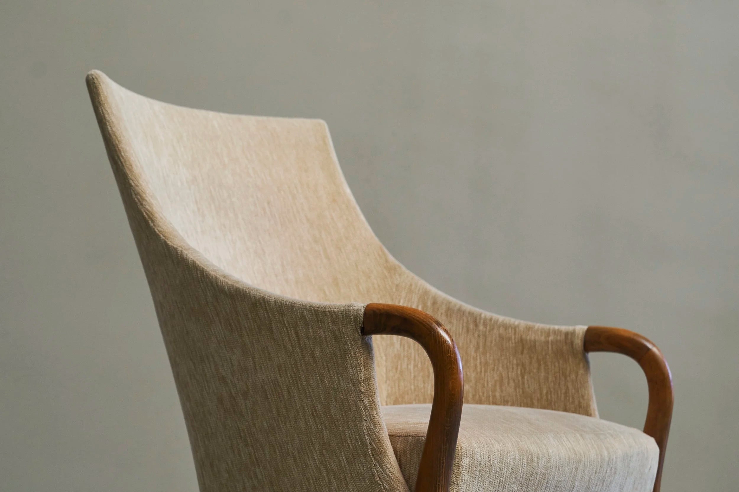 Very Elegant Mid-Century Armchair in Wool and Beech Europe 1950s — detail view