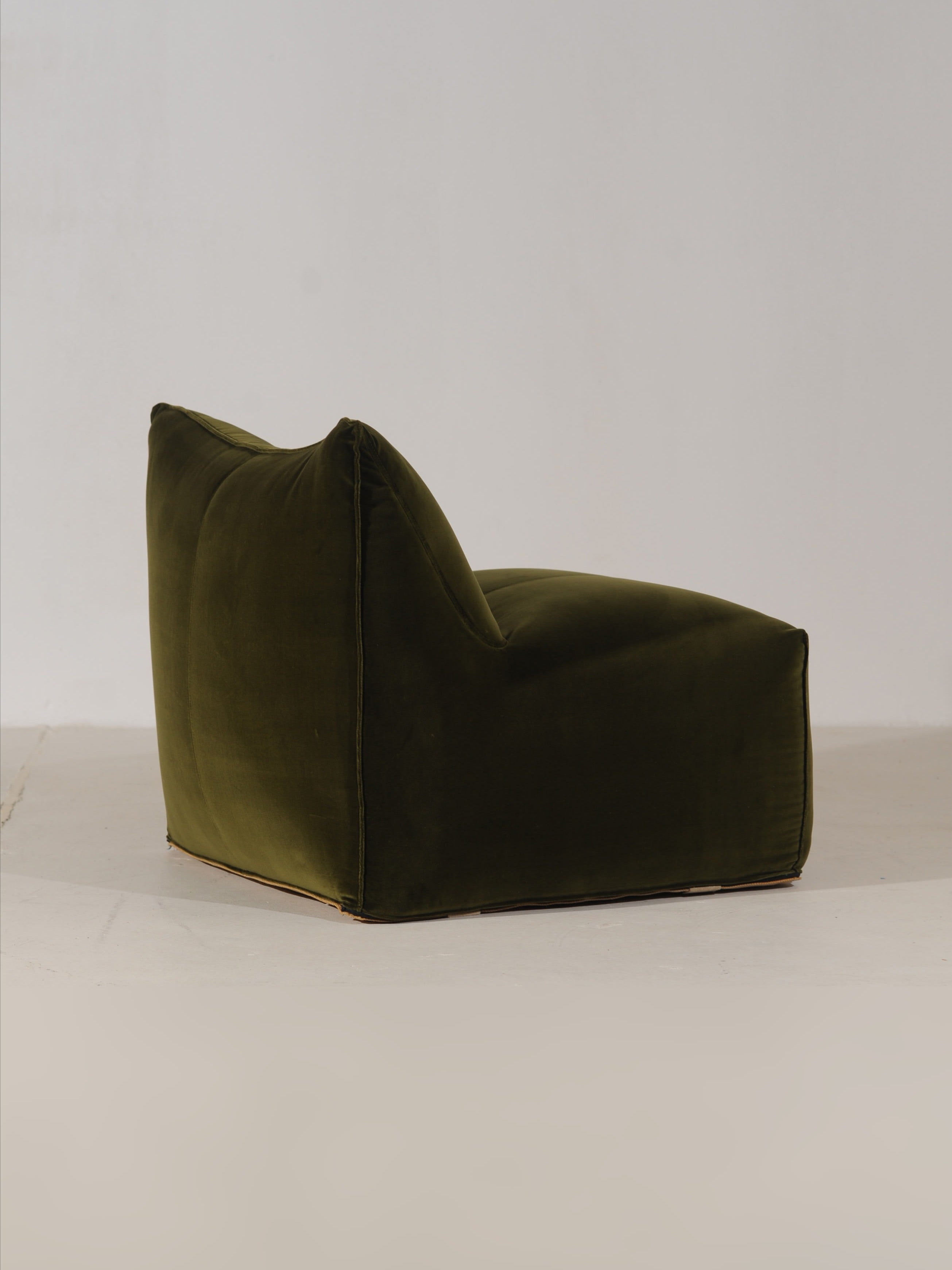 Le Bambole Chair by Mario Bellini for B&B Italia in emerald green velvet, Italy 1971 — side angle