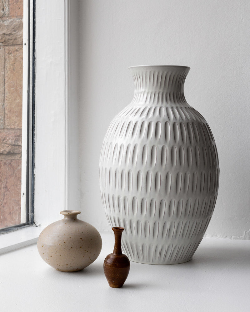Anna-Lisa Thomson Floor Vase for Upsala-Ekeby, 1940s by Spigel | The Oblist — white ceramic, ribbed design