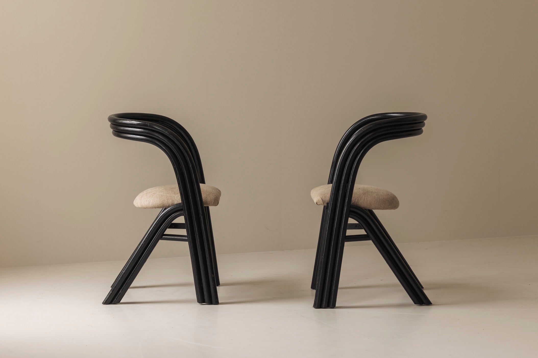 Set of four sculptural dining chairs by Axel Enthoven for Rohé Design, 1980s — additional view