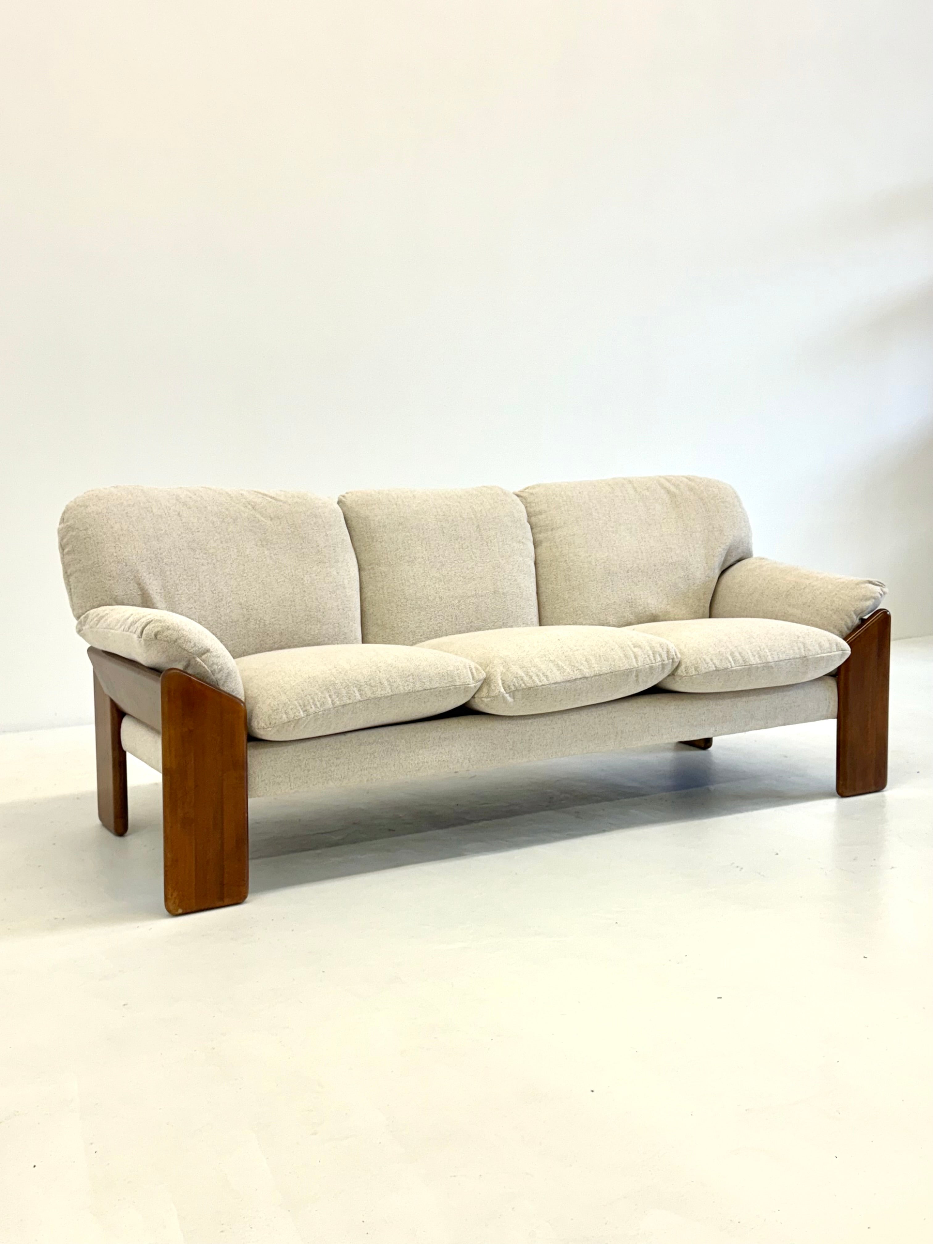 Three-seater sofa Sapporo by Mario Marenco for Mobil Girgi — detail view