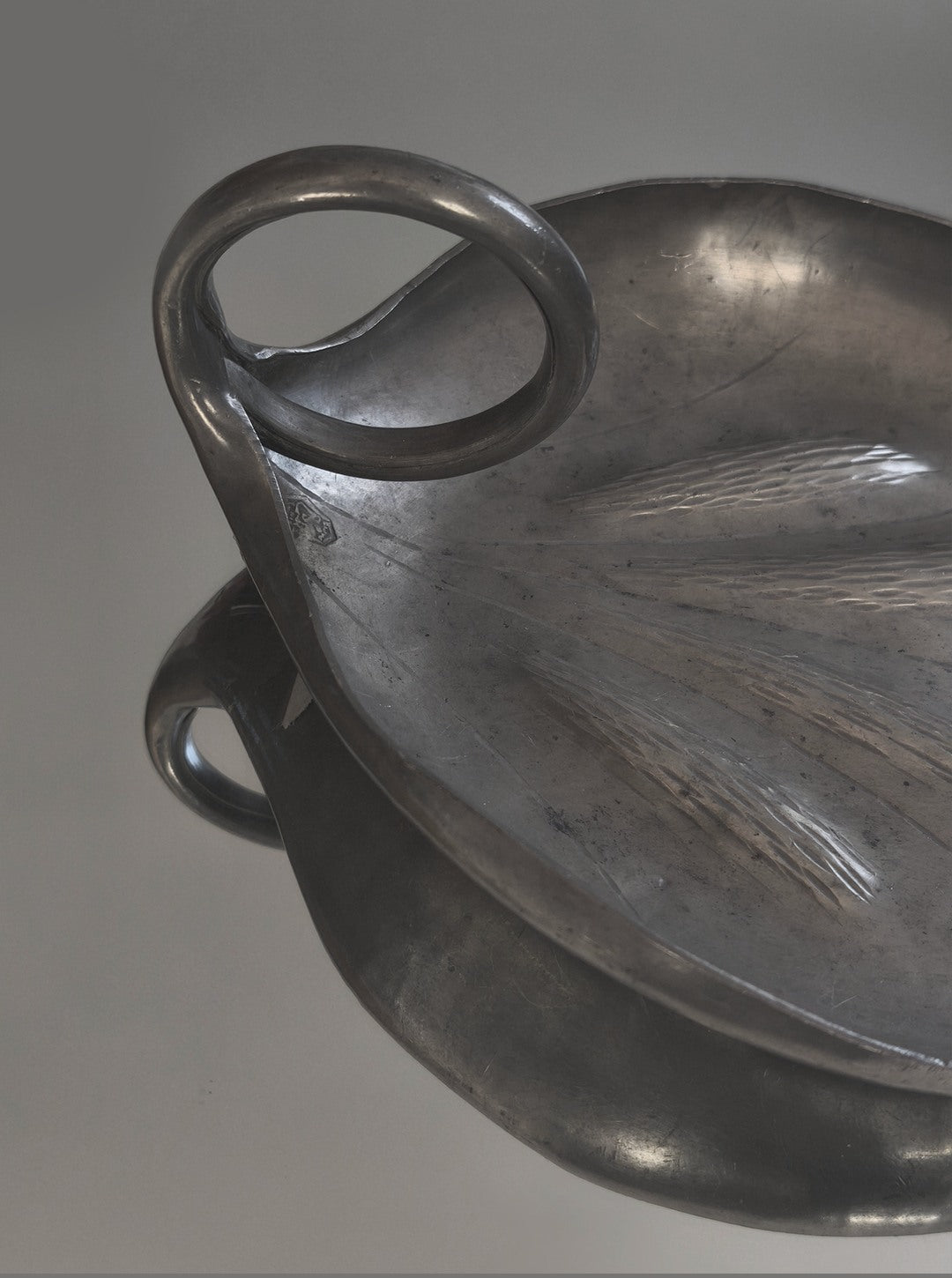 Large pewter leaf vide poche showing curved sculptural handle detail