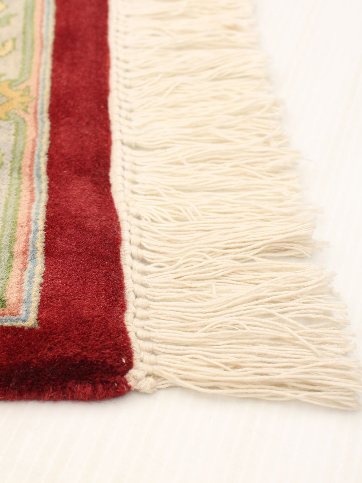 morris rug in garden 252 x 310 cm — side angle