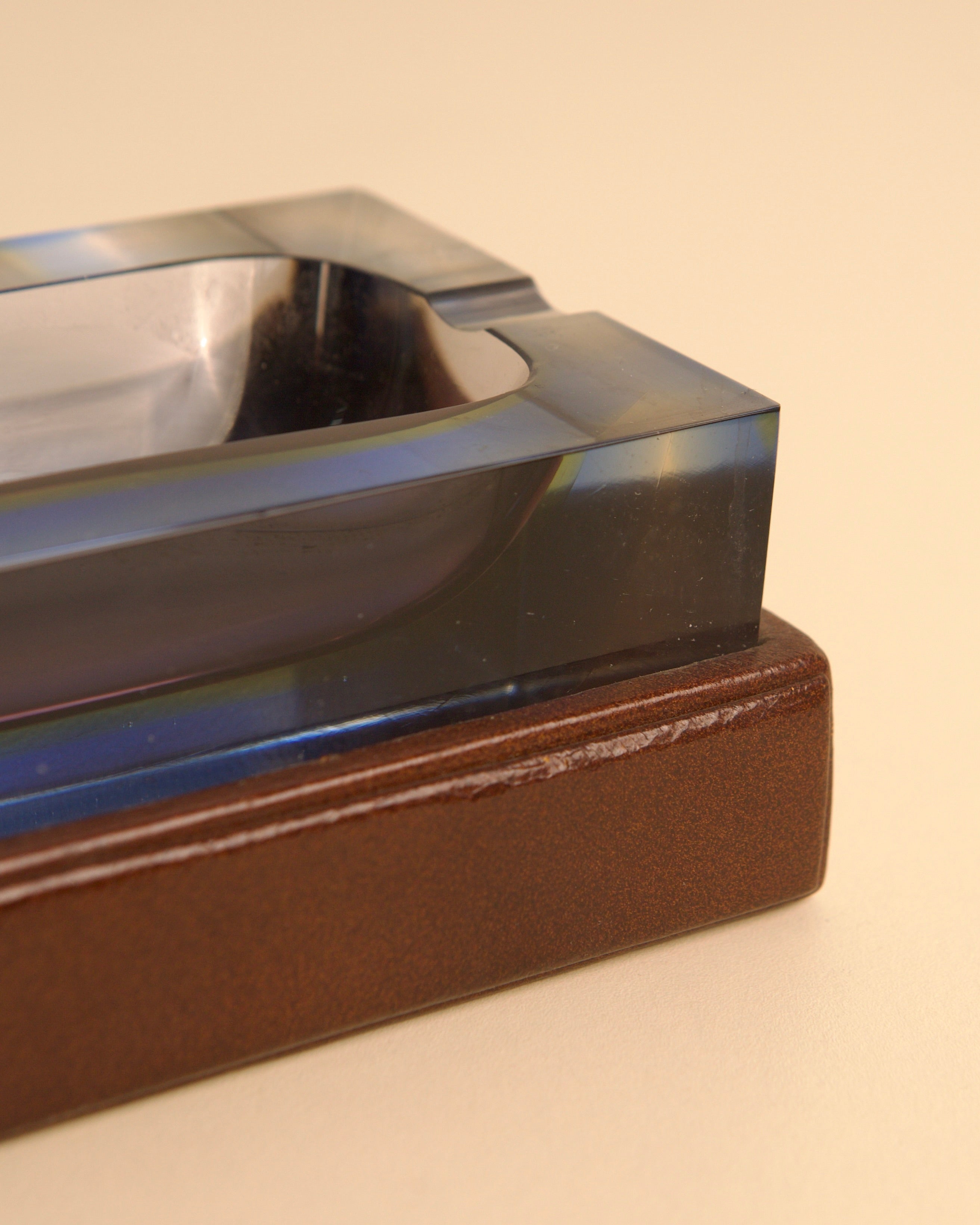 Cendrier en cuir "Bloc" par Flavio Poli pour Seguso des années 80