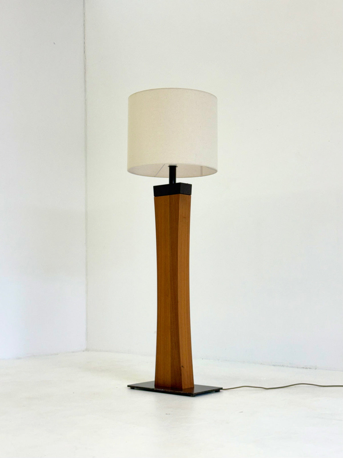 Italian Mid Century teak floor lamp — view 15