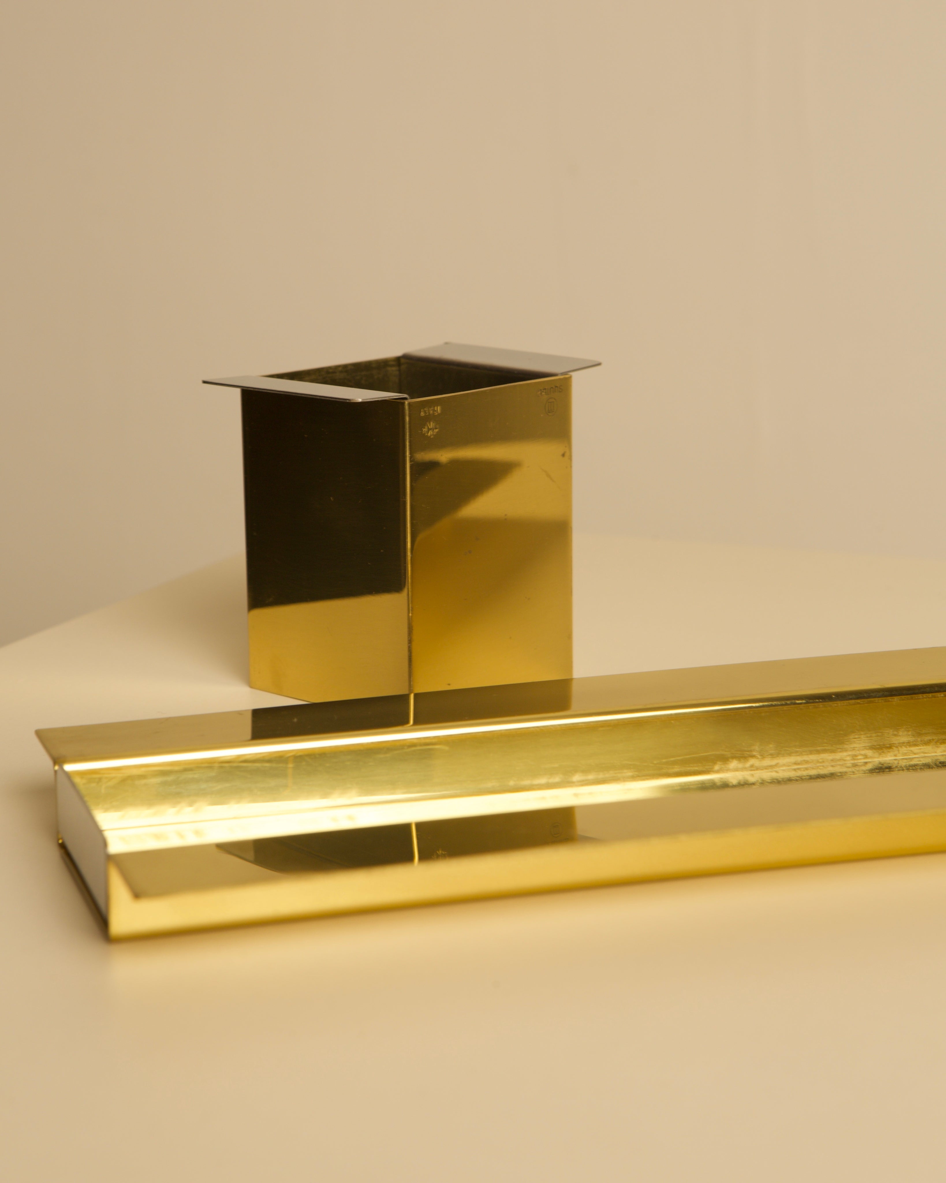 Golden brass desk accessories set with pen holder and tray detail