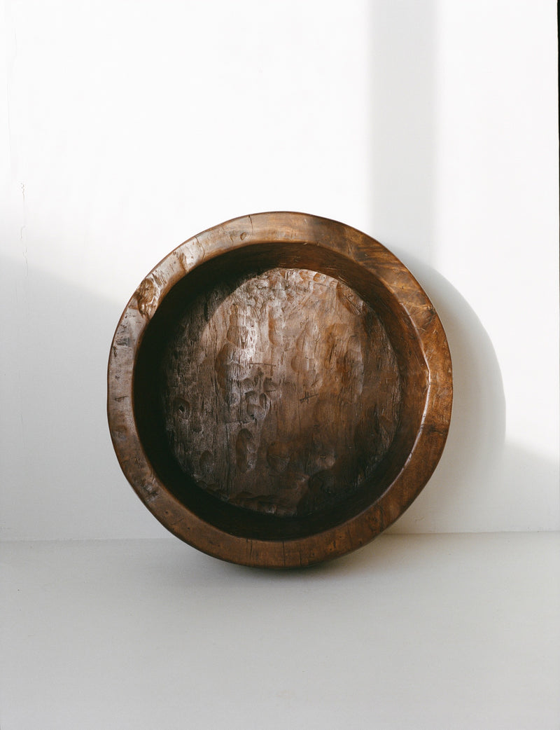 Important Monoxyle Artisanal African Mid-Century Carved Bowl / Centerpiece by DIG IN JAPAN | The Oblist