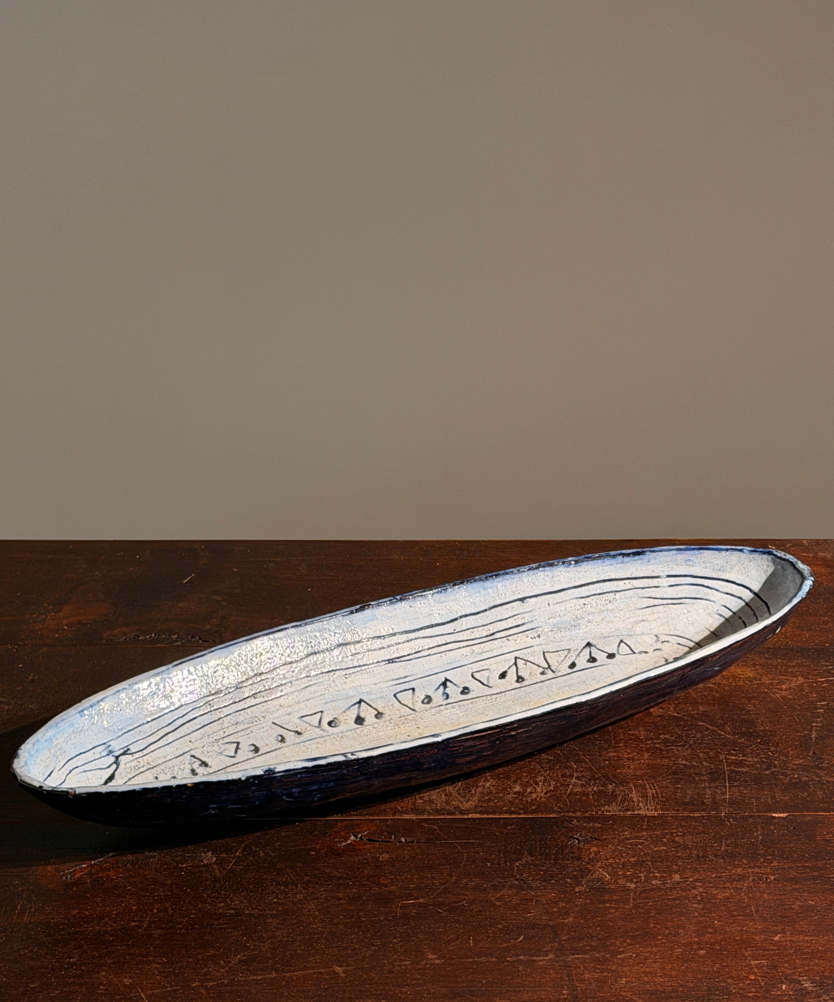 Large navette dish in glazed ceramic, signed Acly, France, 1964 — detail view