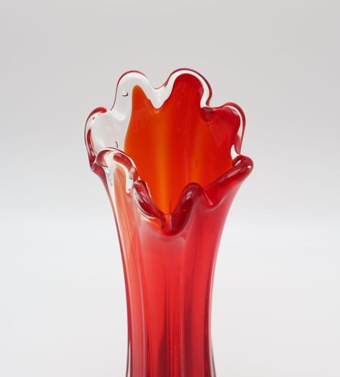 Mid-Century Hand-Blown Art Glass 'Swung' Vase in Vibrant Red – 1960s/1970s — detail view