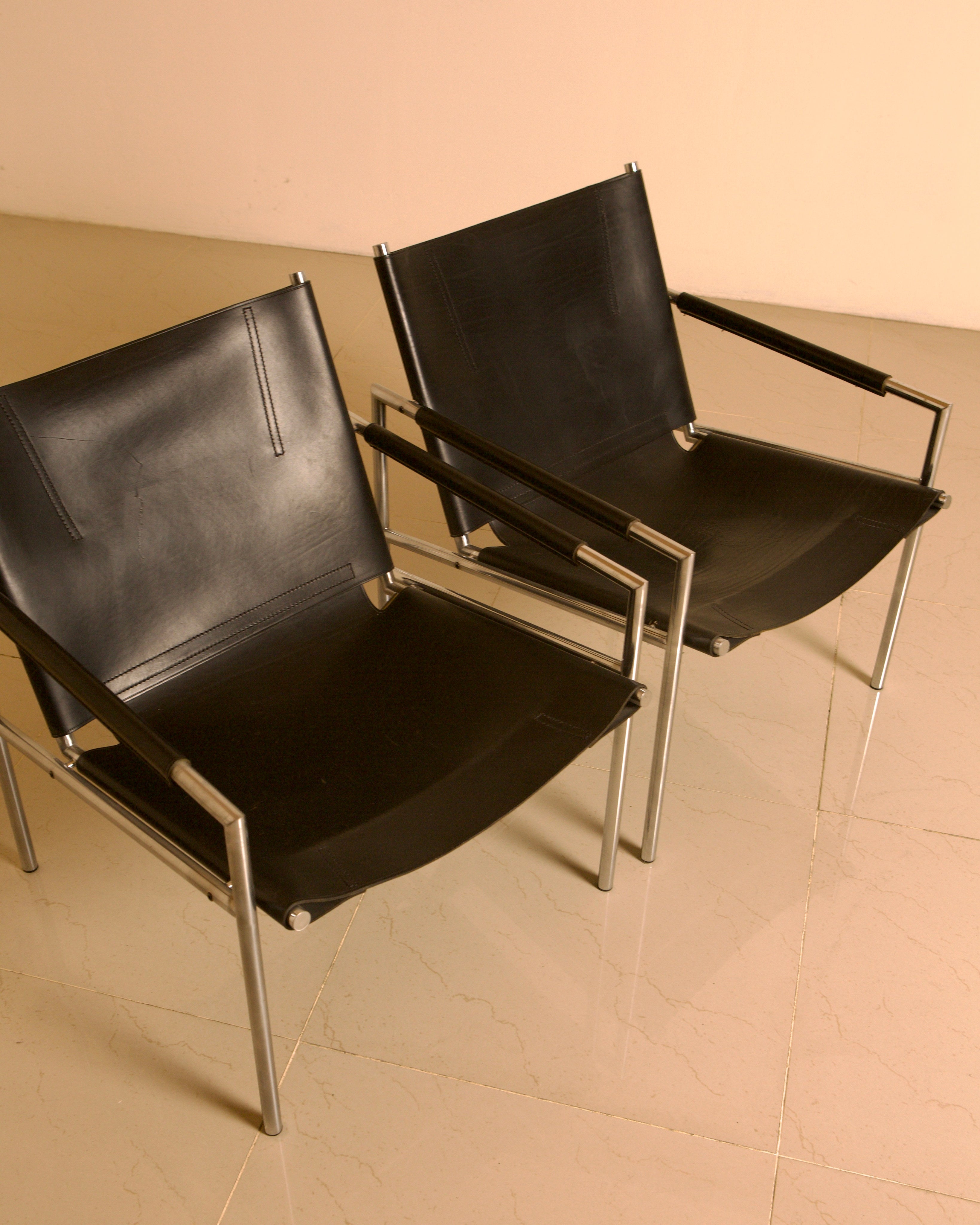 Pair of "SZ02" armchairs in black leather by Martin Visser for Spectrum 80's — view 9