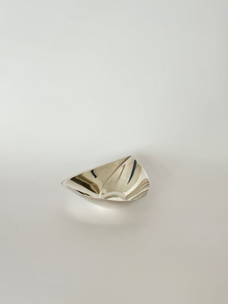 Tapio Wirkkala Silver Bowl 1957 by Médecine | The Oblist — polished silver finish