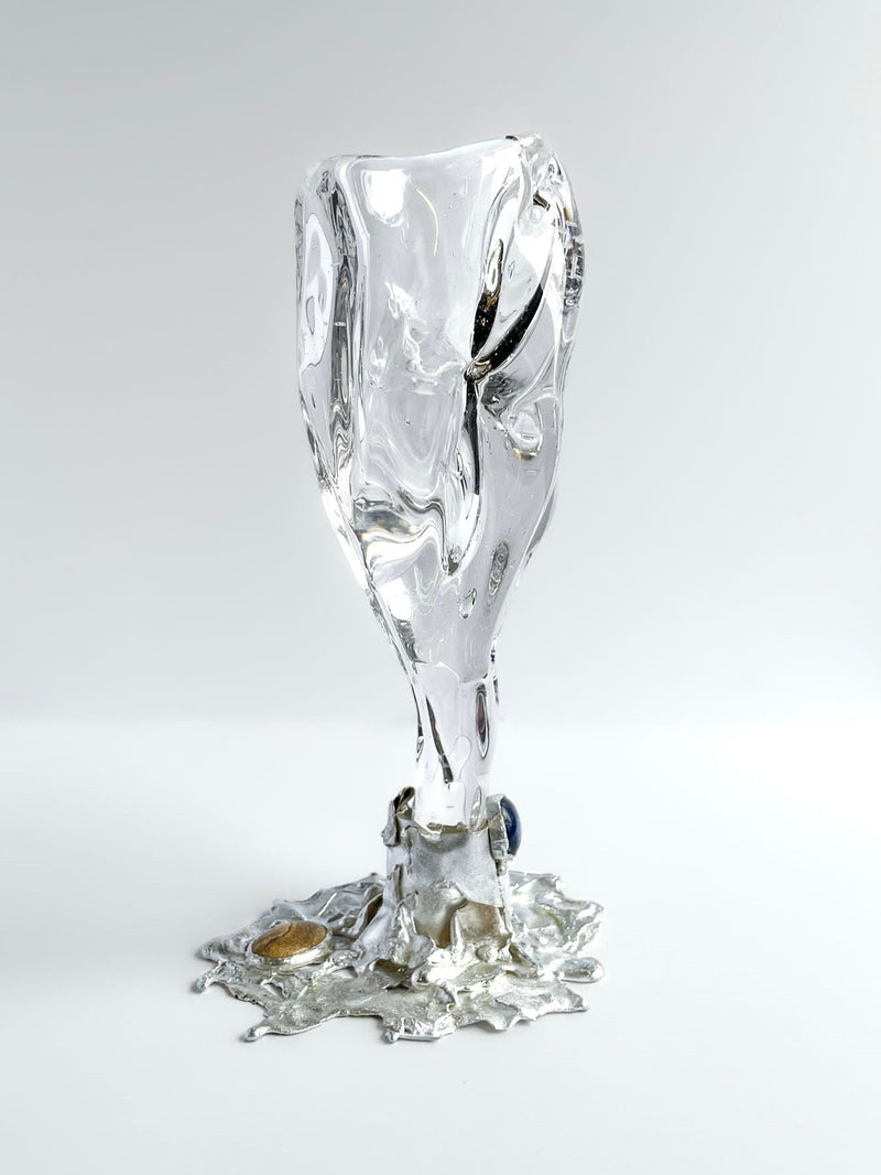 Jewelled Goblet no. 5 x Lindsey Fontijn — close-up of clear glass with colorful base