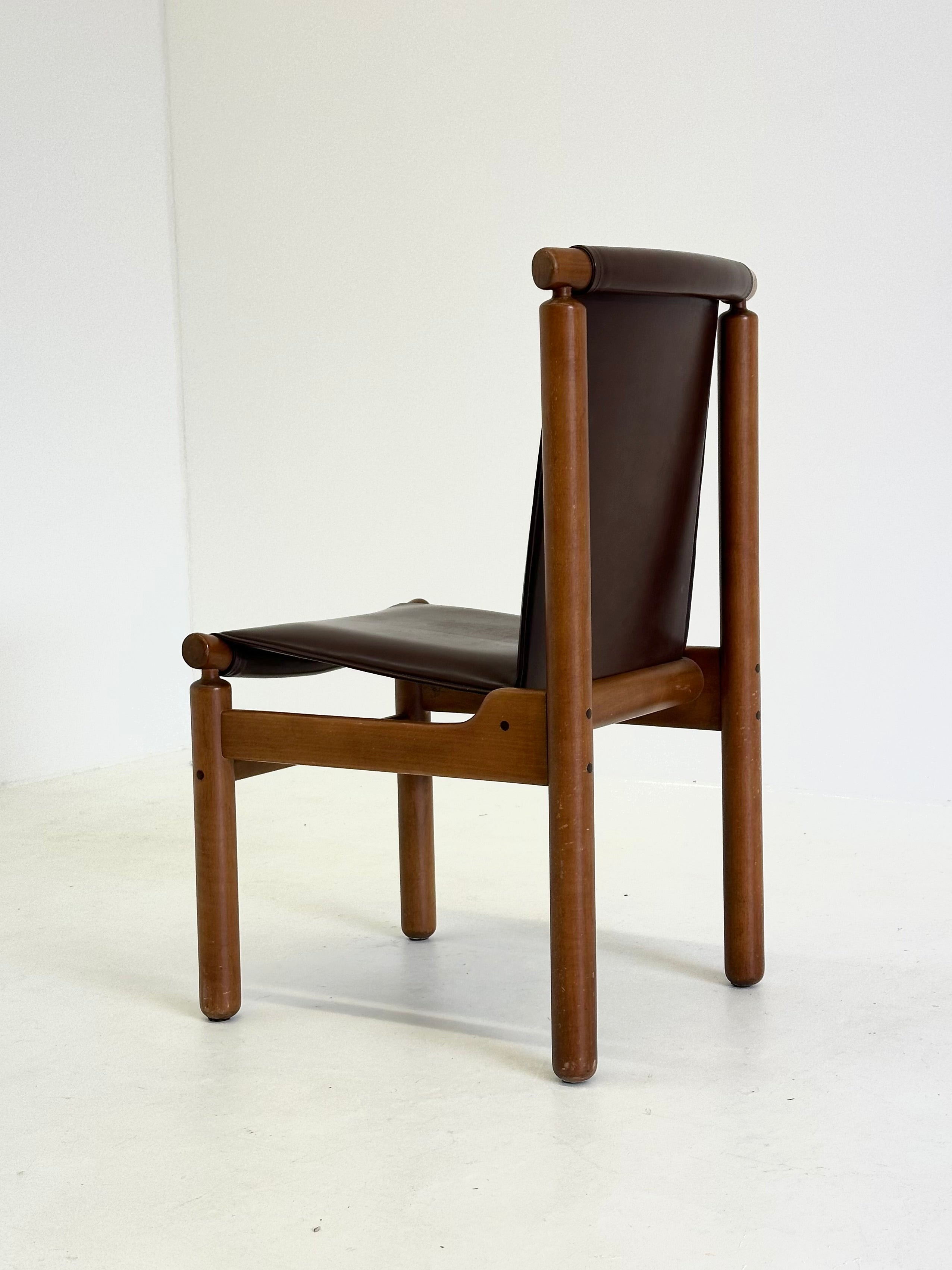Set of Tapiovaara dining chairs by La Permanente Cantù — close-up