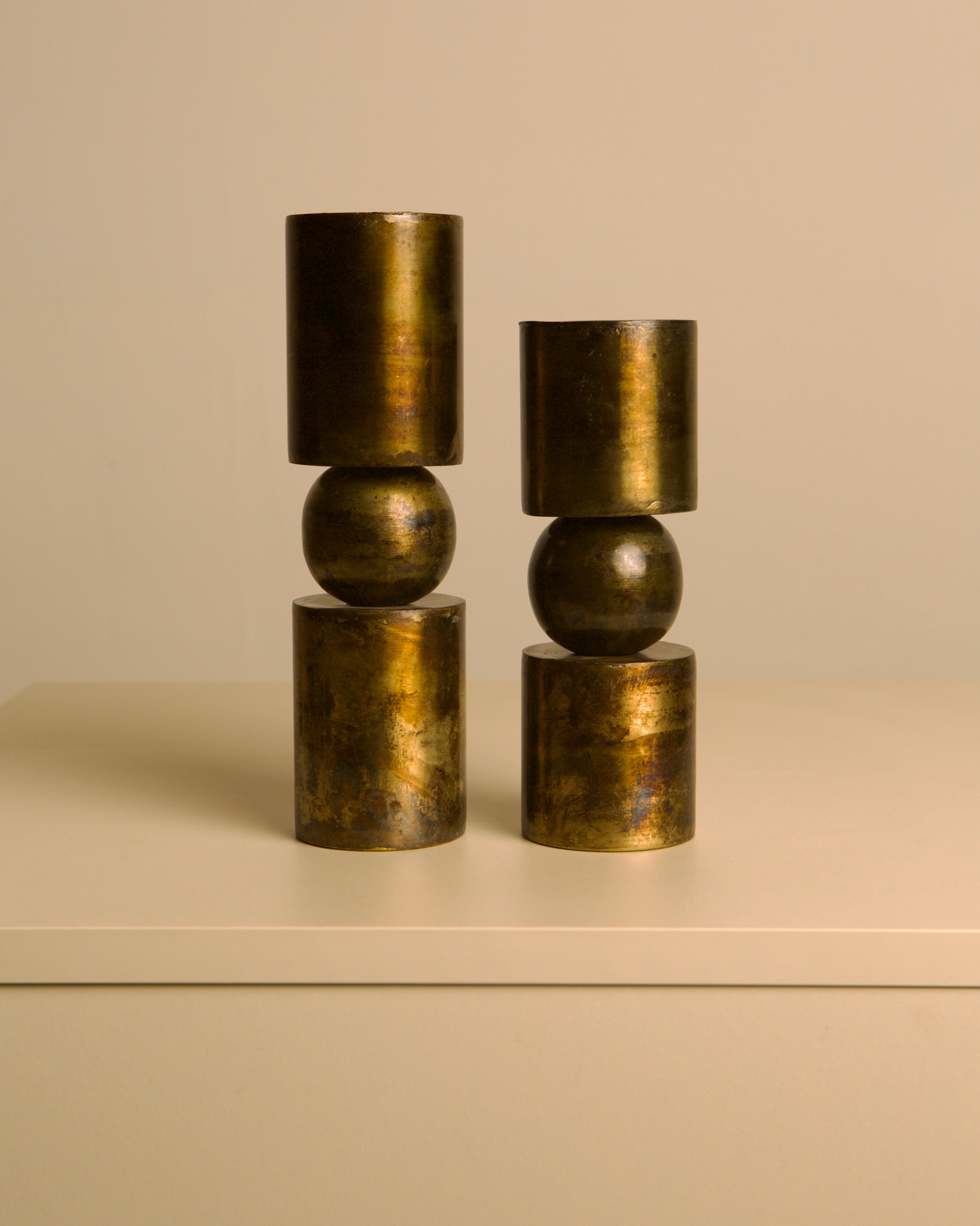 Pair of Danish copper-plated metal candlesticks from the 80s by Treaptyque | The Oblist