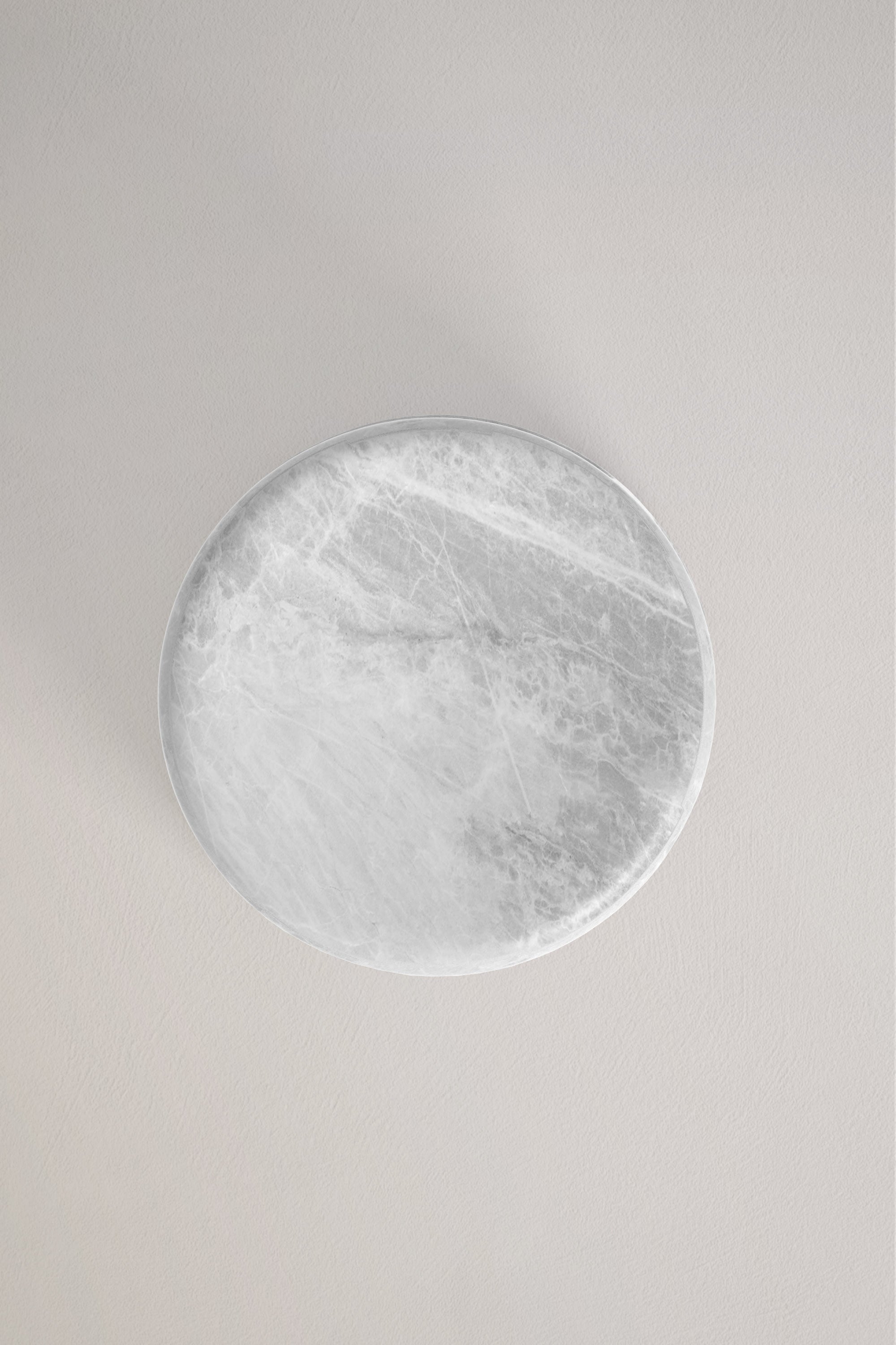 Sculptural marble NITO Stool — close-up