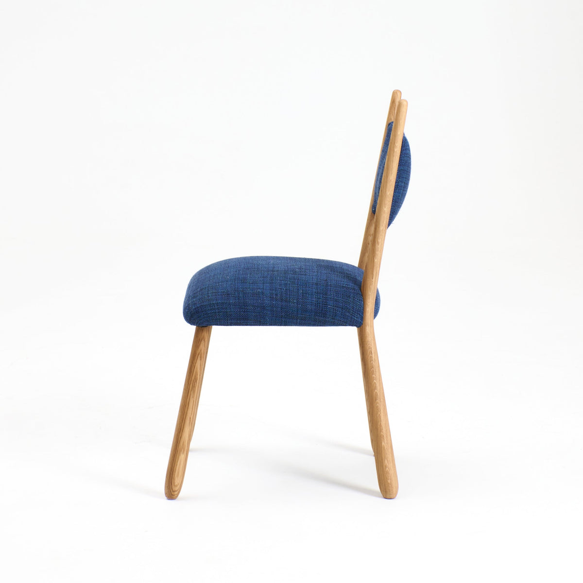 Perícia Dining chair — side angle