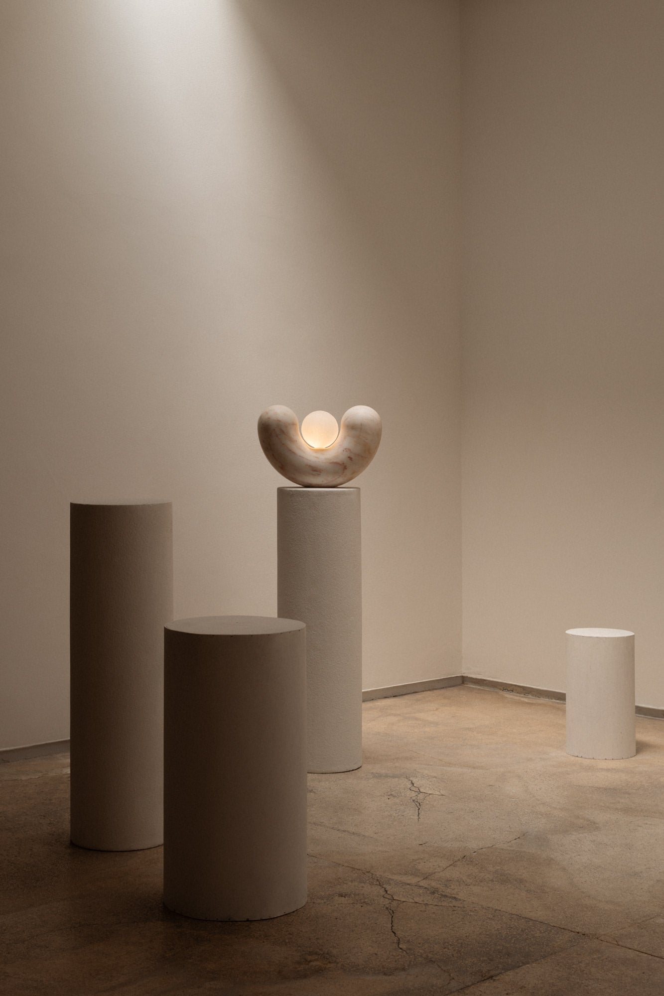 Lamp in Marbel Estremoz and Travertine - Collection — side angle