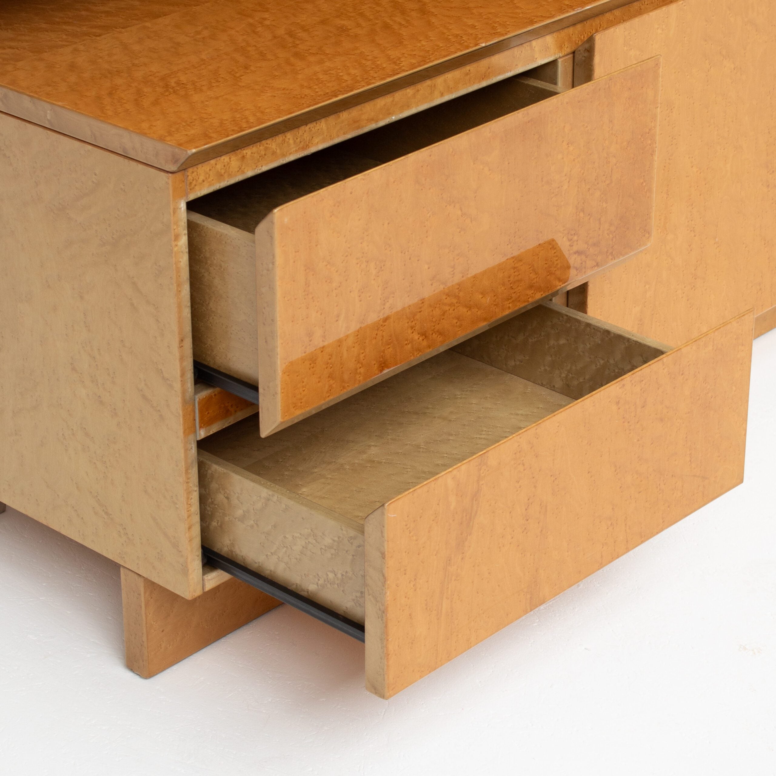 Burl Wood Sideboard by Giovanni Offredi for Saporiti — close-up